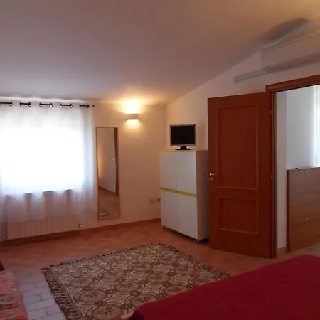 Casale Rondinella سان لوسيدو